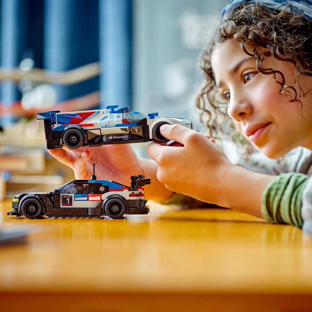 LEGO Speed Champions BMW M4 GT3 & BMW M Hybrid V8 võidusõiduautod 76922L