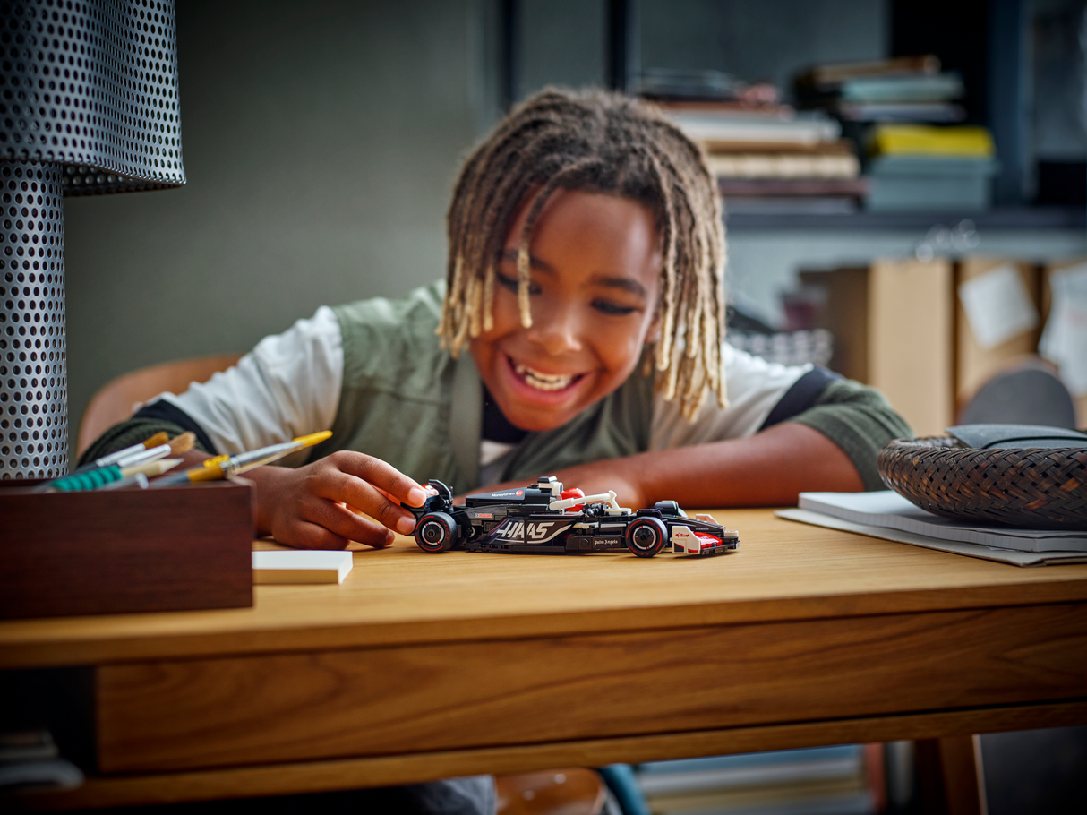 LEGO Speed Champions Moneygram HAAS F1 Team VF-24 võidusõiduauto 77250L