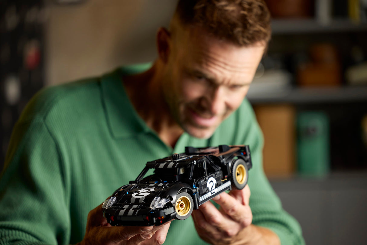 LEGO Technic 1966 FORD GT40 MKII võidusõiduauto
42223L