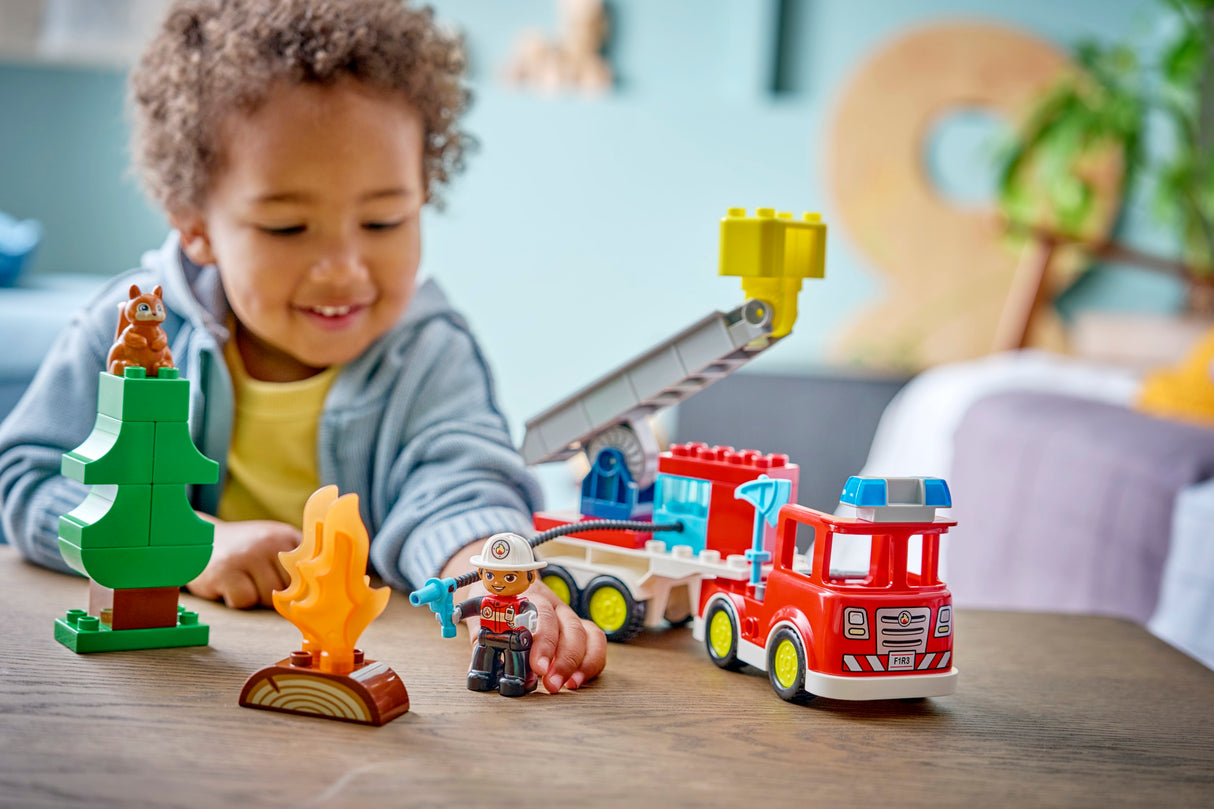 LEGO DUPLO Tuletõrjeauto vooliku ja tuletõrjujaga 10473L
