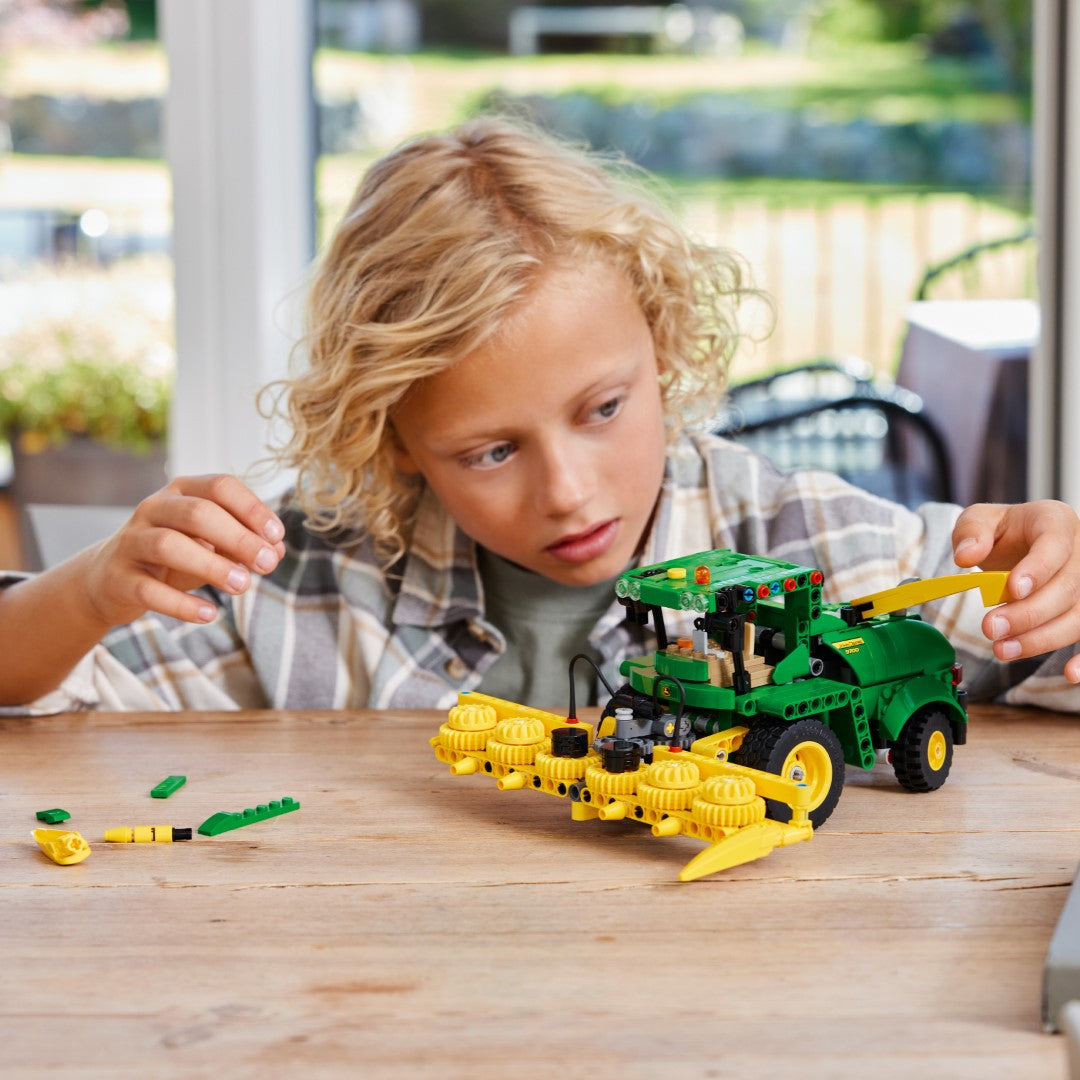 LEGO Technic John Deere 9700 Forage Harvester 42168L