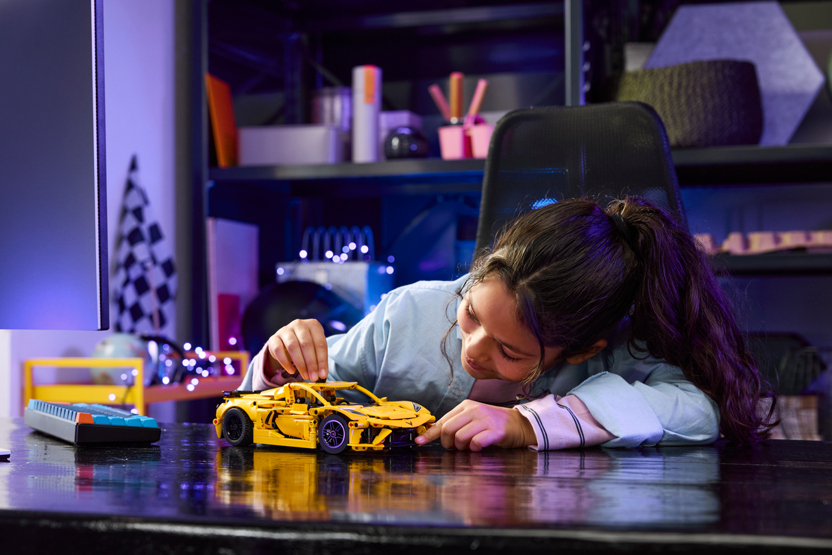 LEGO Technic Chevrolet Corvette Stingray 42205L