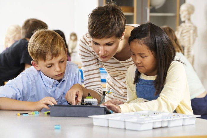 LEGO Education käed külge õppimine - LEGO Education komplektiga ehitiste ehitamine