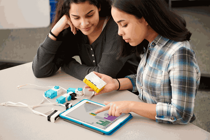 LEGO Education pandeemiaolukorra ja iseseisva kodusõppe robootika koos LEGO Education äppiga tahvelarvutist