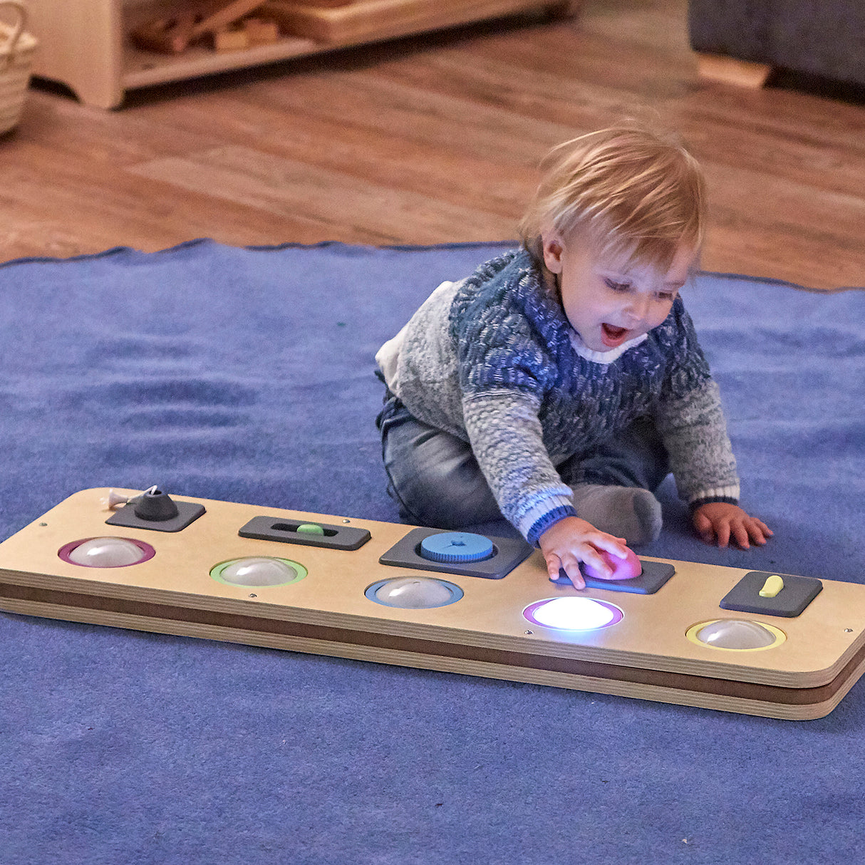 TTS lülita ja vajuta peenmotoorika laud EY10565B